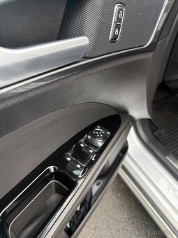 Ford Mondeo 2.0 trčí (140kw) - 7