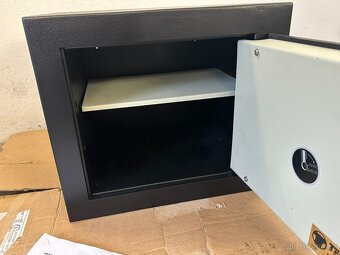 TREZOR, NÁBYTKOVÝ TREZOR , SEJF - JAKO NOVÝ - - 7