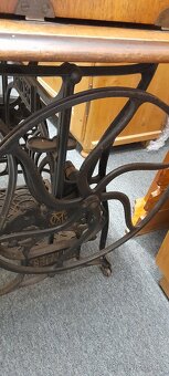 šicí stroj starý  GRITZNER.  Cena  500,-Kč. - 7