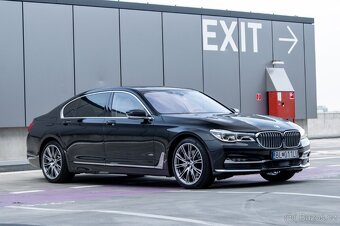 BMW 740 - 7