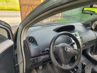 Toyota Yaris 1,3 VVT-i, 64kw - 7