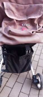 Lehký sportovní kočárek - 7