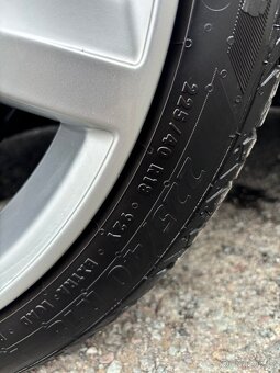 Alu kola letní . 5/112 R18 225/40 originál WV. - 7