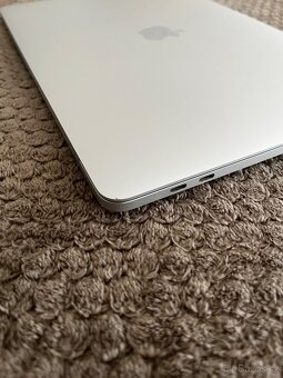 MacBook Pro 16GB 256GB (13”) - 7