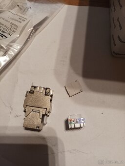 Prodám keystony RJ45 Schrack samozařezavaci stíněné 300ks - 7