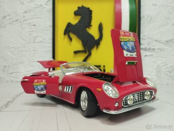 Ferrari 250 GT California 1/18 Hot Wheels - 7