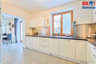 Prodej rodinného domu 5+1 se zahradou u centra města Český B - 7