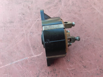 Wartburg - benzínová pumpa, kryt termostatu,spínací skříňka - 7