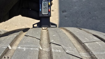 Letní pneu 235/40/19 Hankook - 7