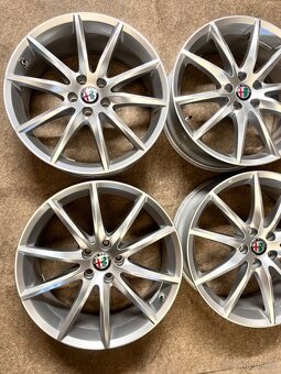 5x110 R19 ORIG. Alfa Romeo Stelvio - TOP STAV - 7