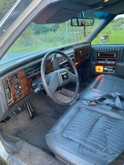 Cadillac Brougham - 7