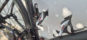Velmi lehké silniční kolo, vše z karbonu, rám M, SRAM RED - 7