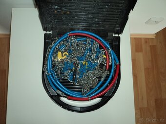 Auto vysavač 12V, sněhové řetězy, startovací kabely - 7