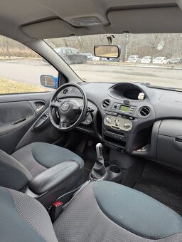 Toyota yaris 2003r. 1.3L - 7
