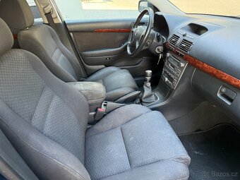 Toyota Avensis 2.2 D-Cat Kombi manual - 7