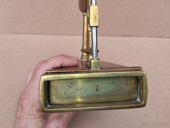 Stará zachovalá mosazná žehlička vel. 7 - 7