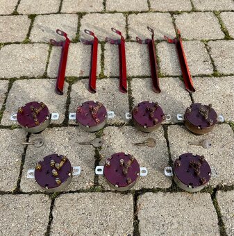 Jawa 250 350 panelka - drzaky a spinacky - 7