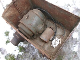 Prodám elektromotor zn.Škoda, namontován ve skříni, na 4-kol - 7