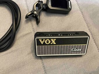 Elektrická kytara s bohatým příslušenstvím - 7