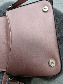 GUESS Crossbody růžová kabelka, jako nová + dustbag - 7