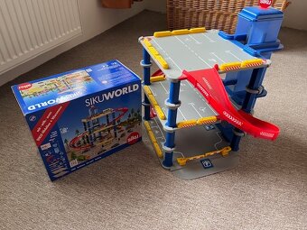 SIKU World-patrové garáže - 7