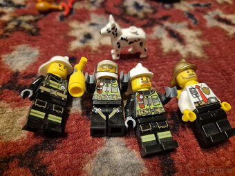 Lego City hasičská stanice 60110 - 7