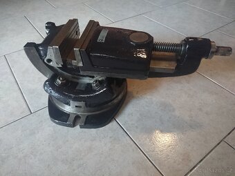 Strojní svěrák výklopný - otočný - 7