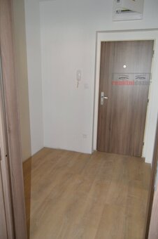 Pronájem částečně zařízeného bytu 1+kk  s balkonem, ul. Hlin - 7