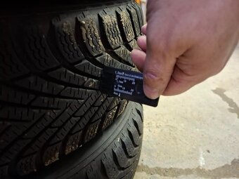 Prodám zimní kola Pirelli Cinturato - 7