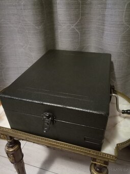 Gramofon " His Masters Voice" - 7