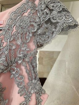 NOVÉ světle růžové šaty s šedou krajkou vel.34-36 - 7