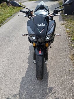 Aprilia Tuono V4 - 7