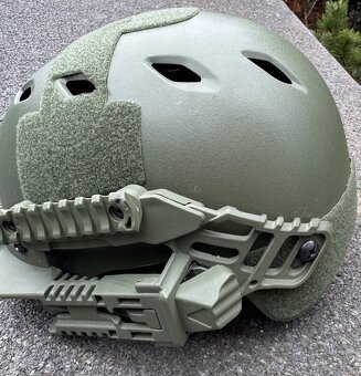 Taktická airsoftová helma OD Green s odnímatelnou síťkou - 7
