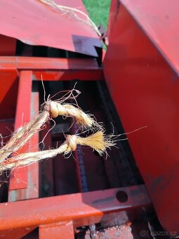 Prodám lis na malé hranaté balíky New Holland 55 - 7