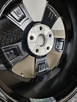 Orig. Toyota 5x114 _ Zimní 215/60/17 - Nové - - 7