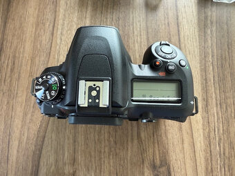 Nikon D7500 18-140 VR kit, zánovní v záruce - 7