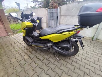 Honda Forza 125  . 11 kW - 7