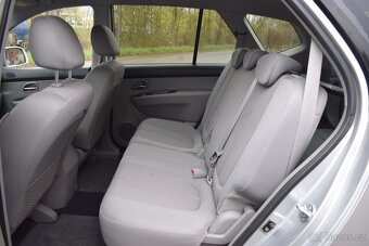 Kia Carens 1,6 CRDi SUPER STAV,PO STK - 7