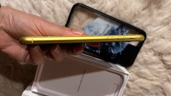 Prodám žlutý iPhone 11 64GB v super stavu - 7