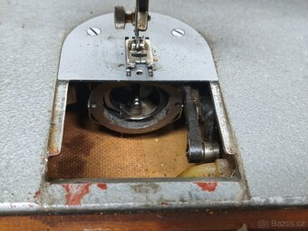 Šicí stroj - Podolsk 142 - 7