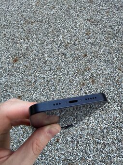 IPhone 12 - baterie 94% - 7