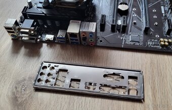 Základní deska Gigabyte s procesorem Intel a chladičem - 7