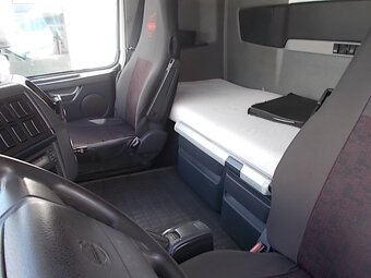 Tahač návěsů VOLVO FH - 7
