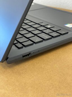 Notebook ASUS VivoBook 15 - i5/16GB/512GB/WIN 11 - 7