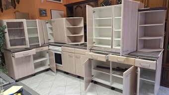 Kuchyňská linka -masivní-bytelná - 7