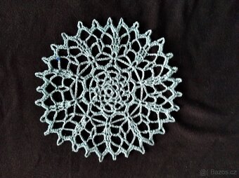 Malé ručně háčkované naškrobené bavlněné dečky - 7