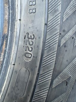 Zimni pneu 215/65/16 Nokian WR Suv4 - 7