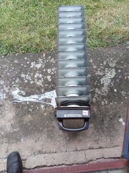 Skříně + noční stolky + stoly + topení - 7