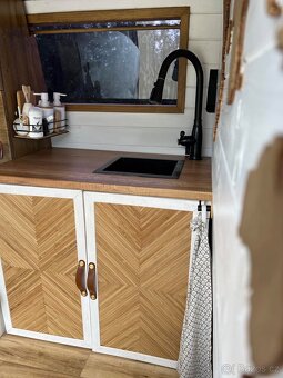 Ford Transit Custom přestavěný na obytný vůz - 7