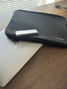 Apple MacBook Pro 13” (2019) s Touch Barem - 7